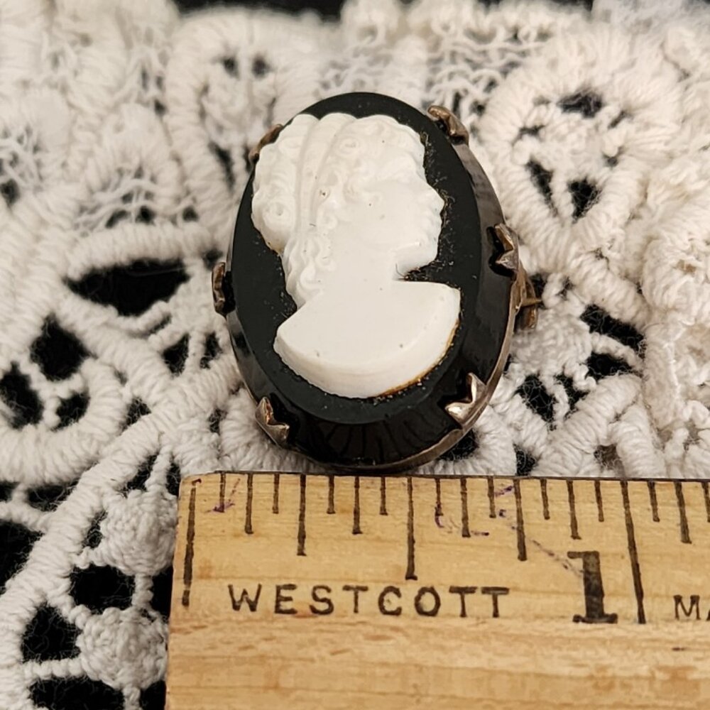 Vintage Black & White Cameo Brooch - Picture 3 of 7